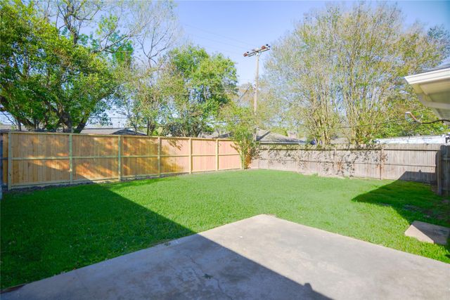 8006 Richmond Avenue, Houston, TX 77063