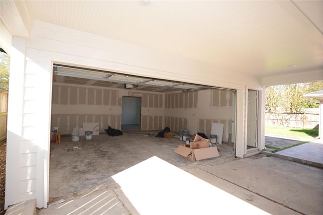 8006 Richmond Avenue, Houston, TX 77063