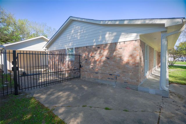 8006 Richmond Avenue, Houston, TX 77063