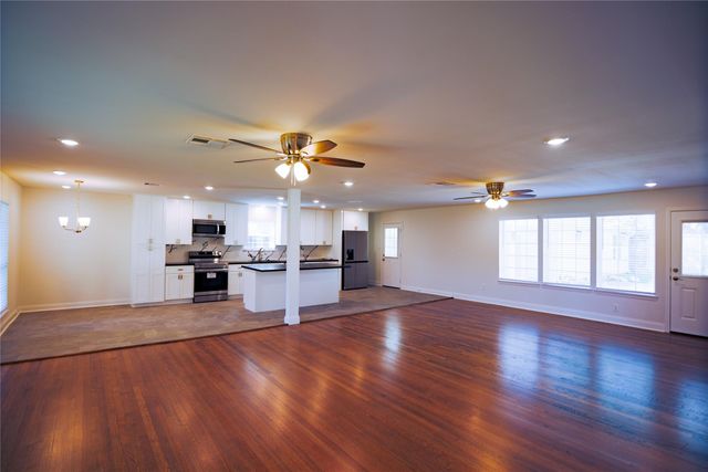 8006 Richmond Avenue, Houston, TX 77063
