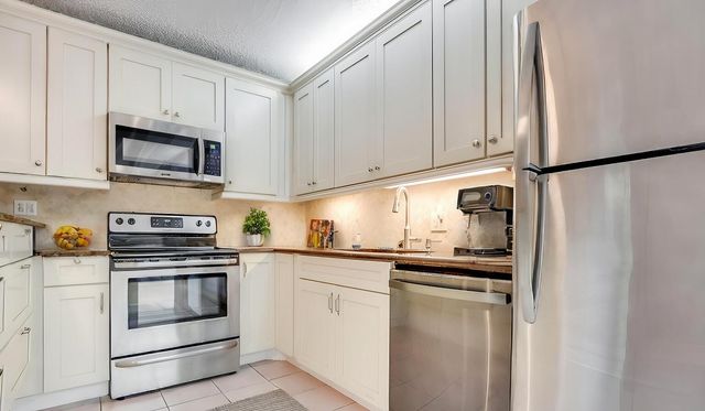 121 1st Lane, Palm Beach Gardens, FL 33418