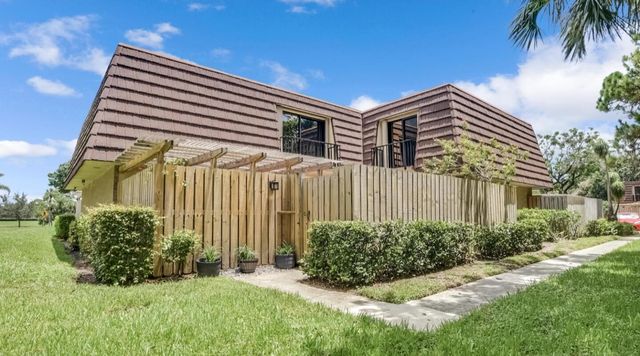 121 1st Lane, Palm Beach Gardens, FL 33418