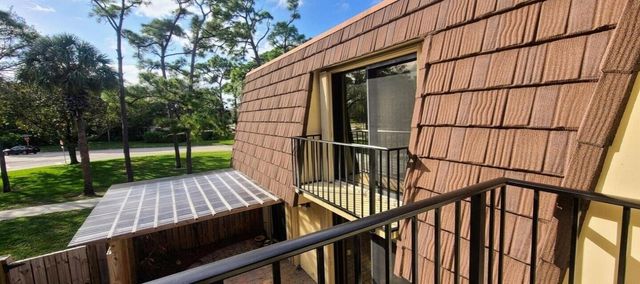 121 1st Lane, Palm Beach Gardens, FL 33418