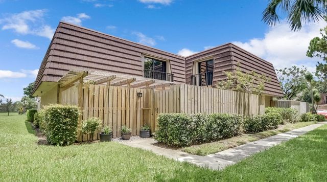 121 1st Lane, Palm Beach Gardens, FL 33418