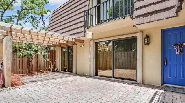 121 1st Lane, Palm Beach Gardens, FL 33418