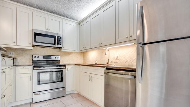 121 1st Lane, Palm Beach Gardens, FL 33418