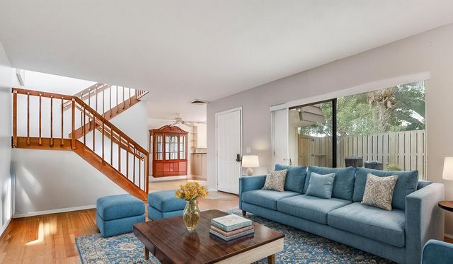 121 1st Lane, Palm Beach Gardens, FL 33418