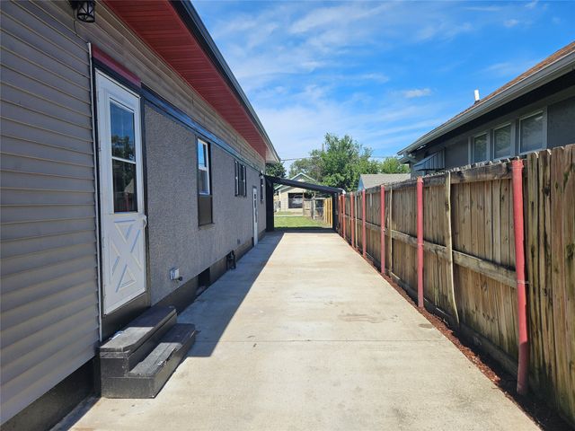 2146 Capitol Avenue, Des Moines, IA 50317