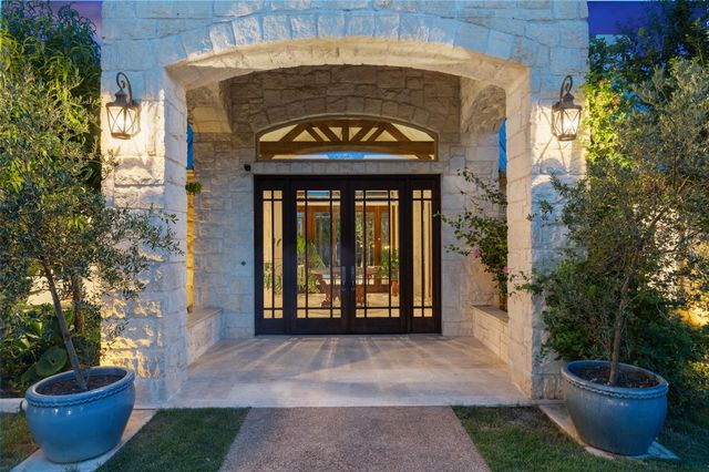 601 Crystal Creek DR, Austin, TX 78746