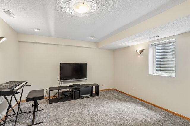 5480 Longview Court 1, Johnston, IA 50131