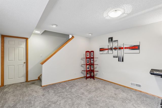 5480 Longview Court 1, Johnston, IA 50131