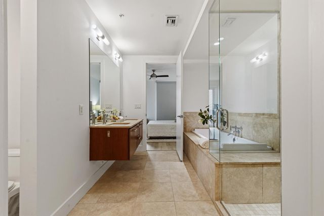 210 Lee Barton DR 517, Austin, TX 78704