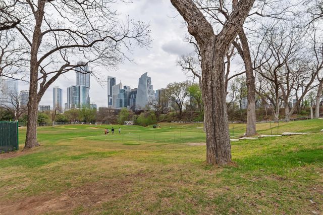 210 Lee Barton DR 517, Austin, TX 78704
