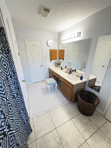 4325 Spoonbill Dr Drive, Seabrook, TX 77586