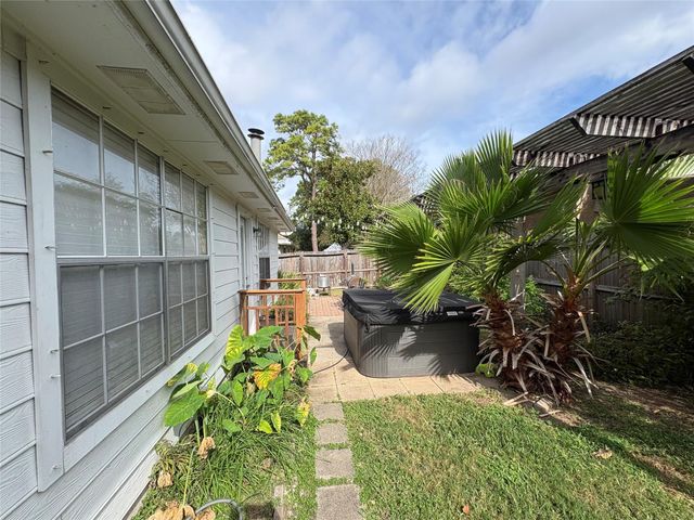 4325 Spoonbill Dr Drive, Seabrook, TX 77586