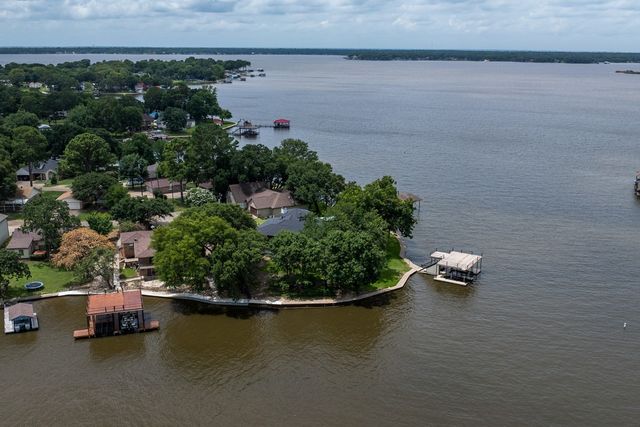 138 Redondo Drive, Gun Barrel City, TX 75156