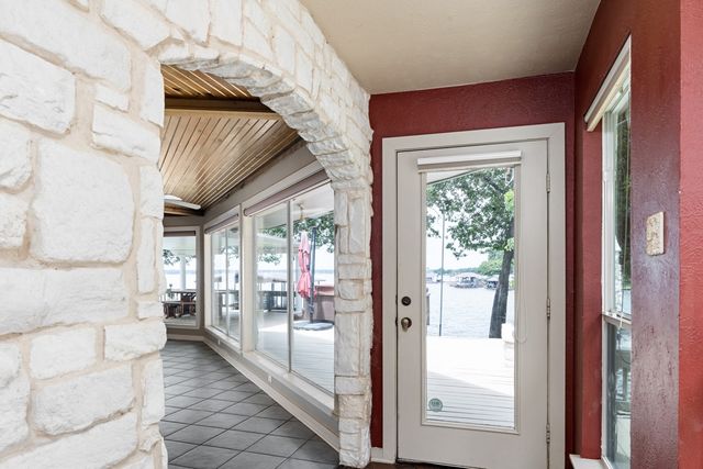 138 Redondo Drive, Gun Barrel City, TX 75156