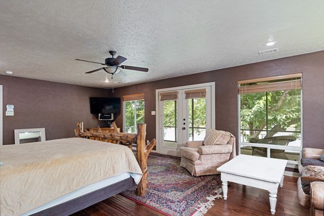 138 Redondo Drive, Gun Barrel City, TX 75156