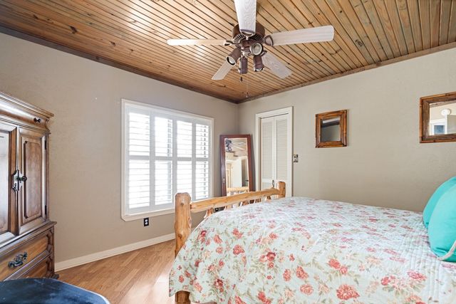 138 Redondo Drive, Gun Barrel City, TX 75156