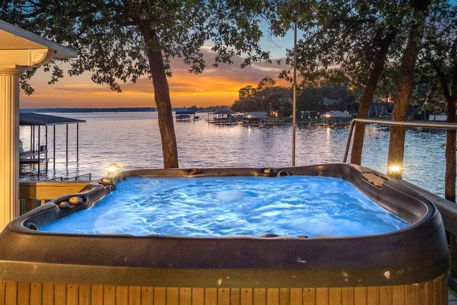138 Redondo Drive, Gun Barrel City, TX 75156