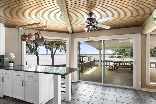 138 Redondo Drive, Gun Barrel City, TX 75156