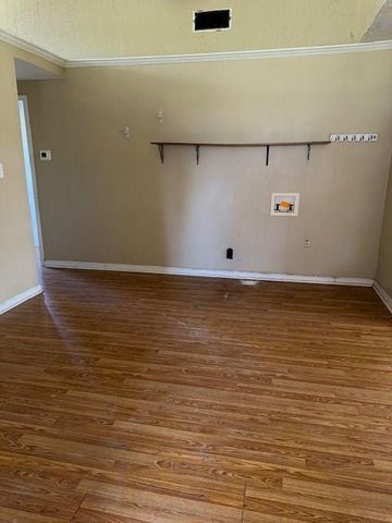 10 Tomahawk Street, Huntsville, TX 77320