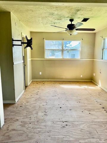 10 Tomahawk Street, Huntsville, TX 77320