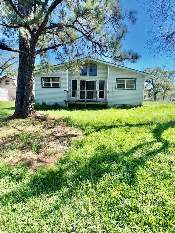 10 Tomahawk Street, Huntsville, TX 77320