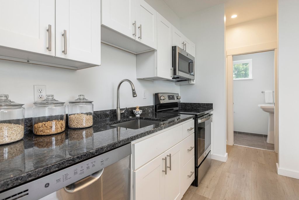 531 Westbrook Street 10, South Portland, ME 04106 — photo 5