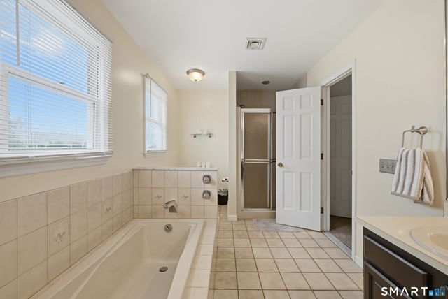 1 Stony Farm Lane, Brookfield, CT 06804