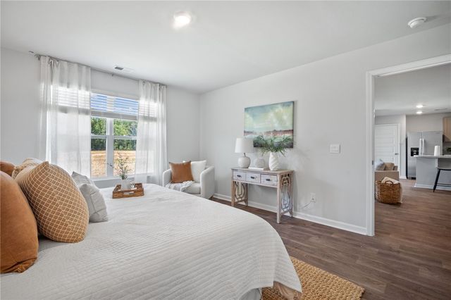 1057 Lakes Blvd, Brunswick, GA 31525