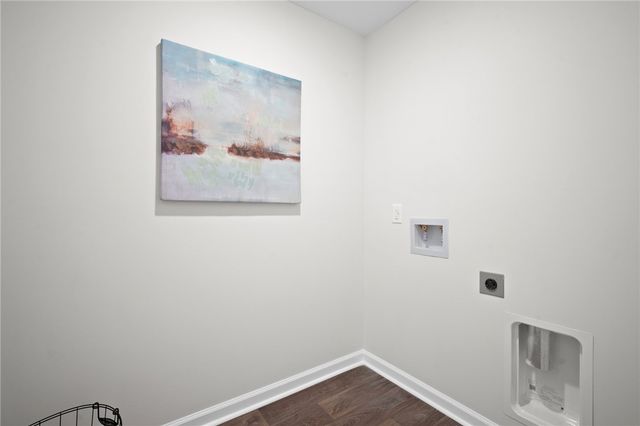 1057 Lakes Blvd, Brunswick, GA 31525