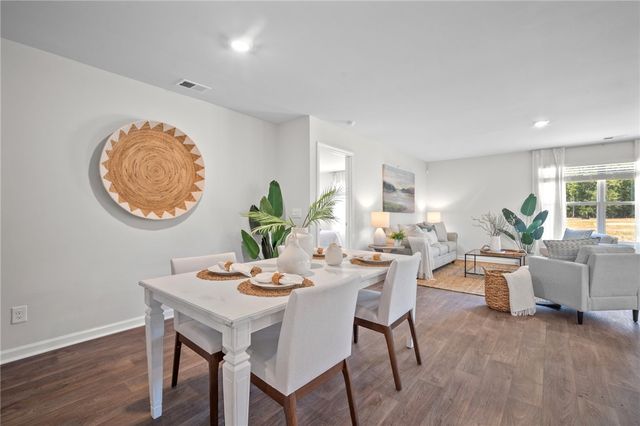 1057 Lakes Blvd, Brunswick, GA 31525