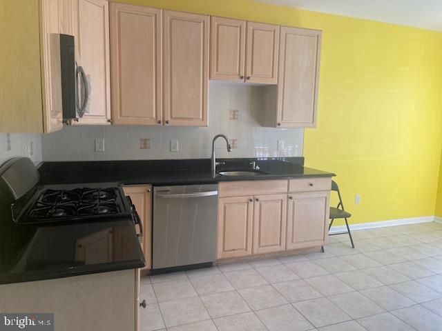 9 SHELLEY CIR, East Windsor, NJ 08520