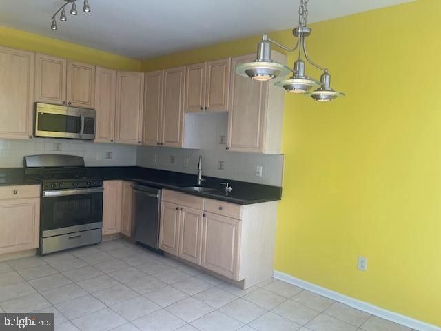 9 SHELLEY CIR, East Windsor, NJ 08520