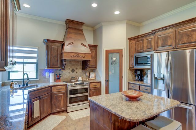 501 Falling Water Circle, Bossier City, LA 71112