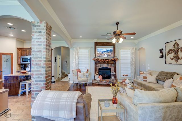 501 Falling Water Circle, Bossier City, LA 71112