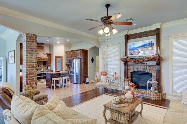 501 Falling Water Circle, Bossier City, LA 71112