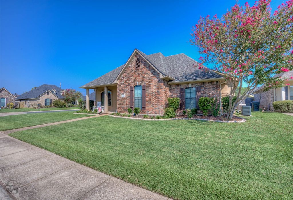 501 Falling Water Circle, Bossier City, LA 71112