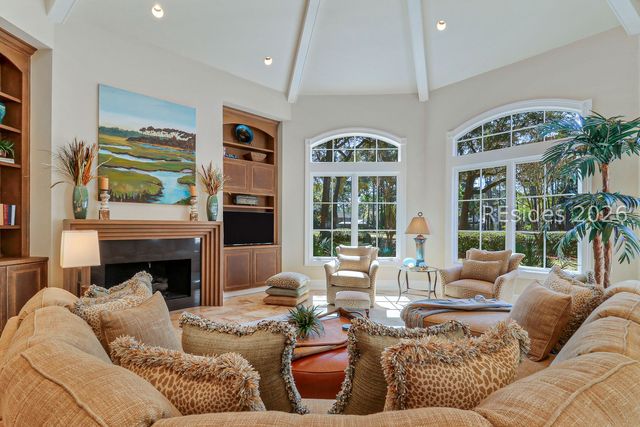 752 Colonial Dr, Hilton Head Island, SC 29926