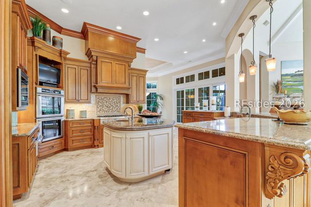 752 Colonial Dr, Hilton Head Island, SC 29926