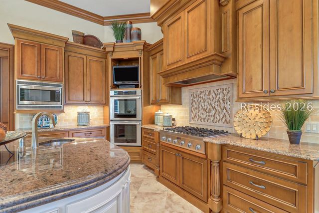 752 Colonial Dr, Hilton Head Island, SC 29926