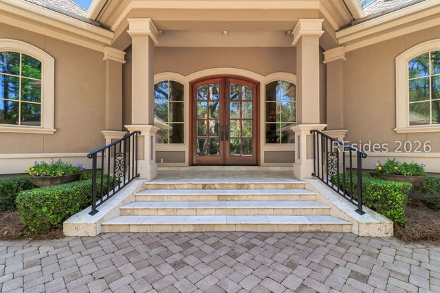 752 Colonial Dr, Hilton Head Island, SC 29926