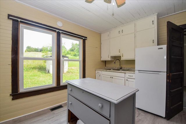 8580 Blacksburg RD, Catawba, VA 24070