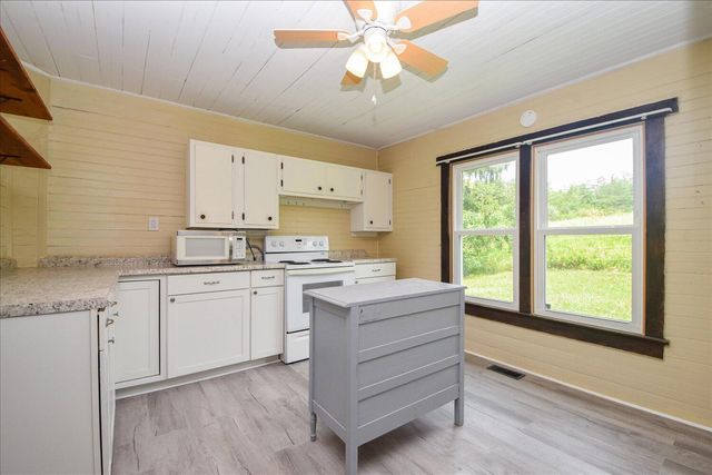 8580 Blacksburg RD, Catawba, VA 24070