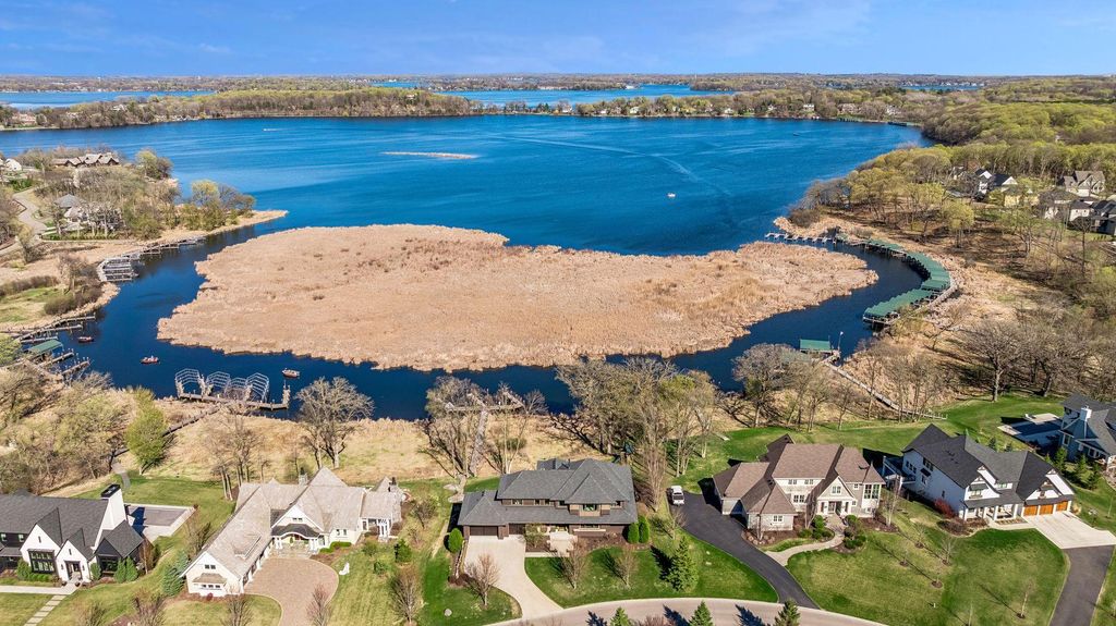 3776 Woodland Cove Parkway, Excelsior, MN 55331 — photo 4