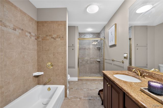7100 Braxton Cir, Dewitt, NY 13066