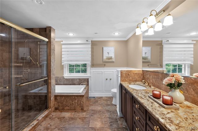 7100 Braxton Cir, Dewitt, NY 13066