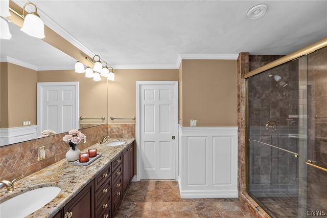 7100 Braxton Cir, Dewitt, NY 13066