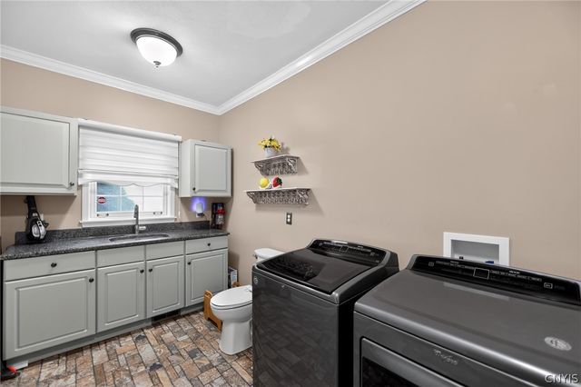 7100 Braxton Cir, Dewitt, NY 13066